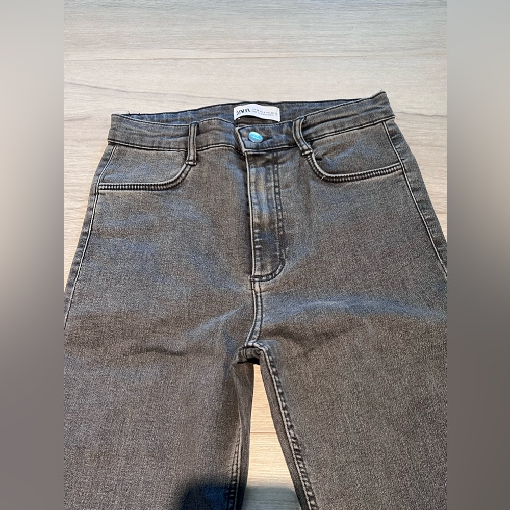 Brand new Zara jeans in gray
